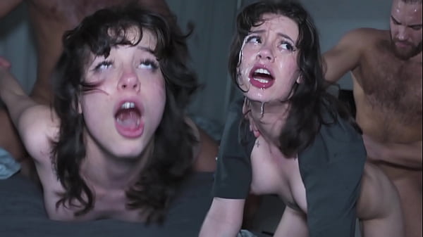 चरम स्क्वर्टिंग ओर्गास्म - पहली कठोर चुदाई ने उसे वीर्य की धार से भर दिया