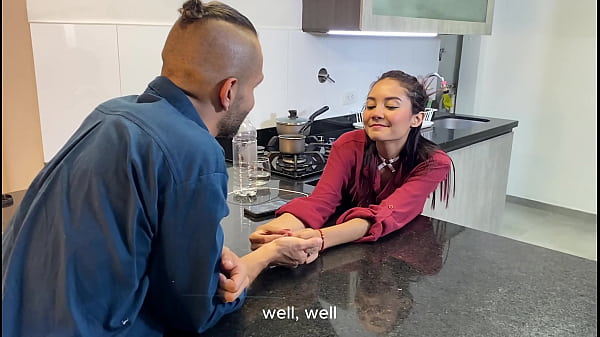 Bạn trai của tôi cho tôi bú cu ngon lành trong bếp và sau đó anh ấy đút con cặc ngon lành của mình vào trong tôi-PHẦN 1