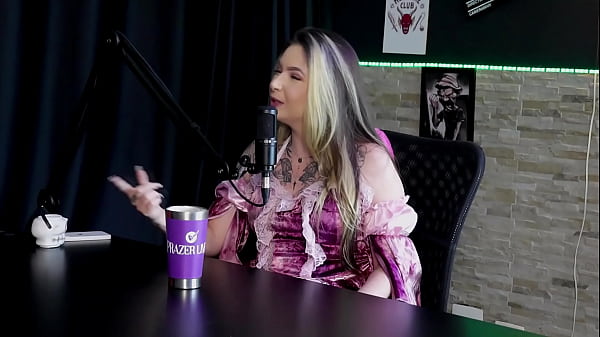 Lần đầu tiên cô ấy làm tình là từ phía trước và cô ấy thích xuất tinh, cô ấy nghiện quan hệ tay ba, và cô ấy đã đánh siririca trong Uber - Raphaela Savanah (SHEER/RED) Halloween