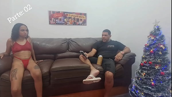 小冲浪者德西尼亚 (Dessinha) 不仅向食人魔利奥 (Leo) 透露了真相： - 我想操 8 个男人，我操了两个男人，而且我很喜欢。