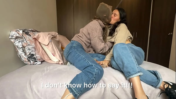 La fantastica ragazza si mette in mostra