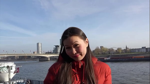 SCOUT TEDESCO - GRANDE CLIT DELLA RAGAZZA ASIATICA LUNA PRIMA RIMJOB E SCOPATA AL REAL CASTING DI STRADA