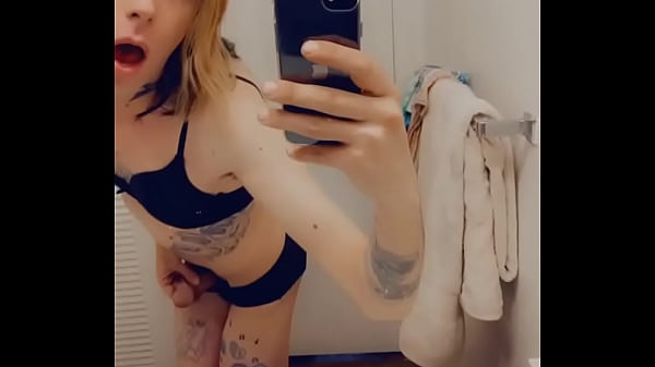 Nena en bikini necesita una polla dentro de ella