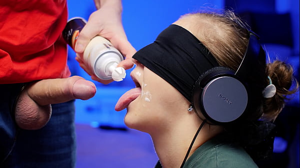 मेरे सबसे अच्छे दोस्त ने TASTE गेम खेलने की पेशकश की, लेकिन उसने मुझे CUM खिलाने के लिए धोखा दिया - XSanyAny