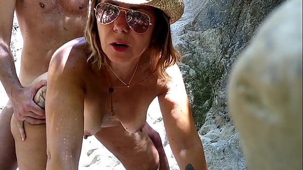 Cammino nel bosco e mi scopo la mia matrigna