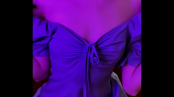 Cô gái xinh đẹp 18 tuổi mặc váy xanh thủ dâm, hút dương vật giả và đụ mình trước mặt bạn - ArinaFox