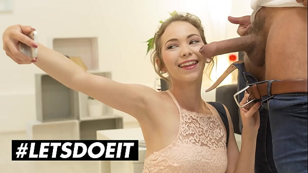 Wild Teen Girl enjoys herself in anal