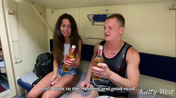 Teen Teen zieht sich aus – leidenschaftlich