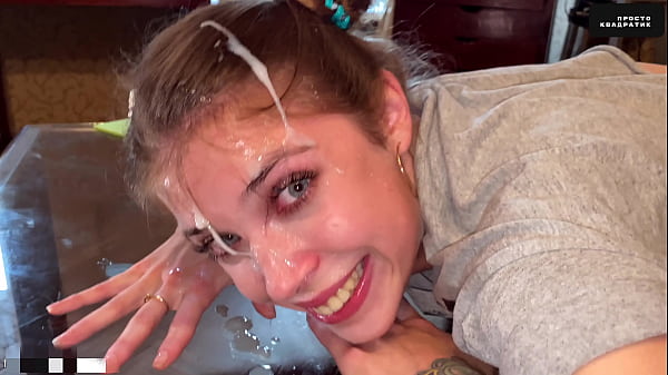 Ragazza teenager con sborrata appassionata