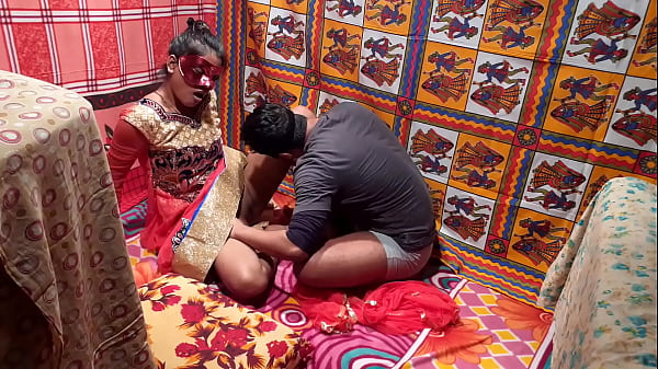 भारतीय पति और कामुक देसी पत्नी के बीच प्यार भरा तीव्र सेक्स