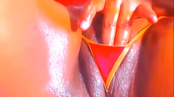 Adolescente exótica se divierte - apasionada