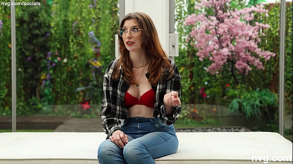 Linda Menina Adolescente posa sexy