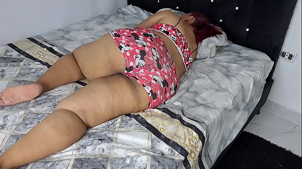 Mujer madura es follada por su hijastro. punto de vista