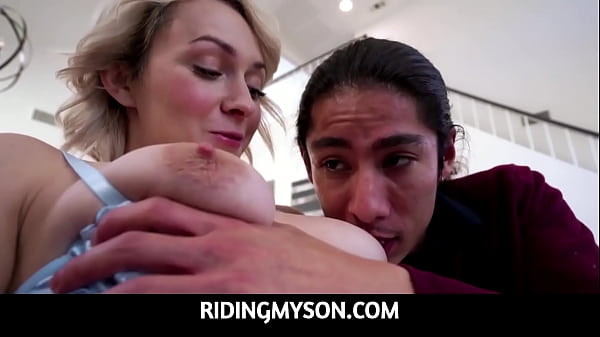 Irmã adotiva adolescente e meio-irmão fodem no dia de ação de graças a pedido do pai - Ava Sinclaire, David Lee