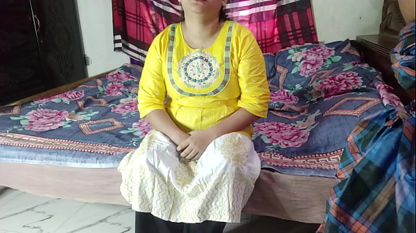 बंगाली भाभी अपने पति के बाहर जाने पर आनंद लेती हैं