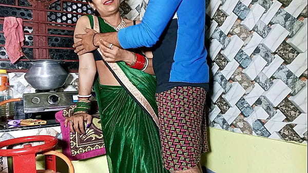 सेक्सी शौकिया किशोर दिखावा करता है