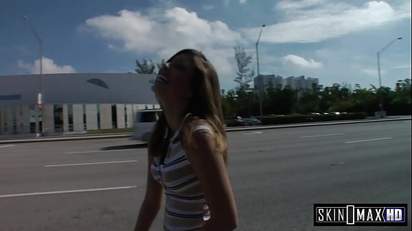 Morgan Bị Nhồi Bông Cái Lồn Nhỏ Của Cô Ấy.