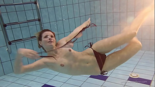 Ragazza teenager bionda sensuale