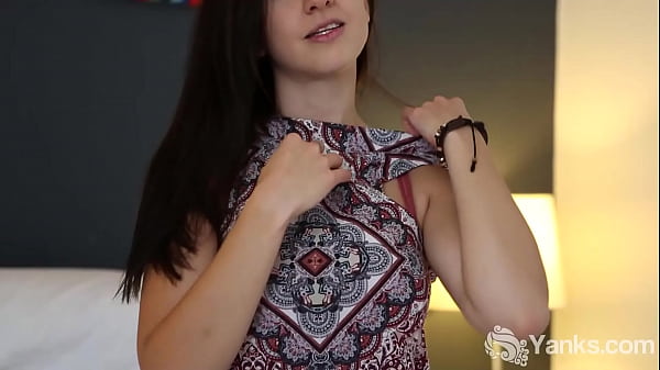 Adolescente linda y caliente se burla - morena