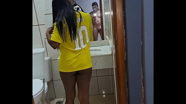 TÔI SPREMENTANO CON CẶP CỦA NGƯỜI CÔN NHÂN KHI VỢ DELI RỜI ĐI ĐỂ xem World Cup Tôi đã cho anh ta cái mông