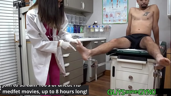 Teen Teen führt Video auf