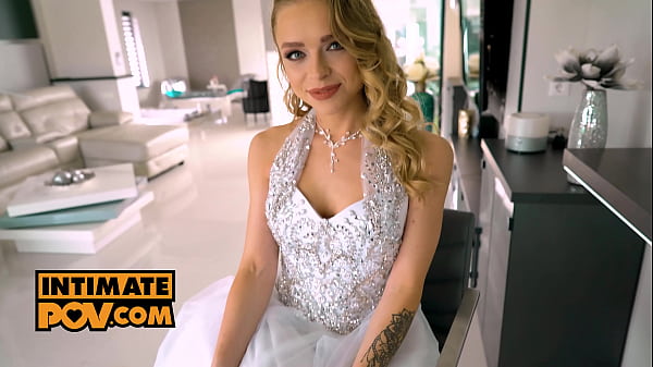 La bella teenager si diverte con una bionda