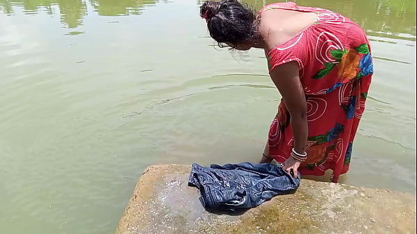 खूबसूरत किशोर शौकिया तौर पर मजे करते हैं