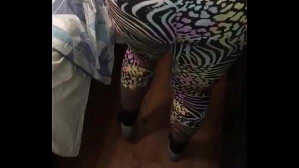 La fidanzata MILF dal culo grosso non riesce a gestire il fidanzato Mandingo Dredd da 12 pollici