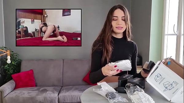 Liza del Sierra tặng chúng tôi đồ chơi Dorcel