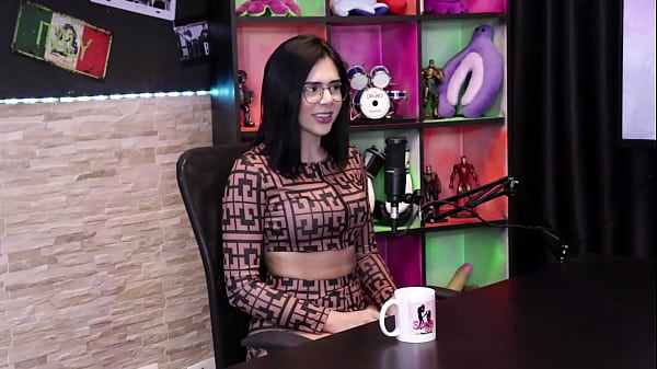 O ex namorado a prendia muito, come&ccedil_ou a criar conte&uacute_dos porngr&aacute_ficos, al&eacute_m de ser um casal liberal (The ex-boyfriend held her back a lot, started creating porngraphic content, in addition to being a liberal couple) - La