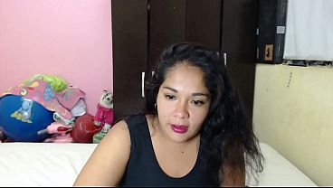 वायरल, मैं घर पर अकेली थी इसलिए मैं अपने सौतेले पिता के कमरे में गई और उनके लिए हस्तमैथुन करते हुए खुद को रिकॉर्ड किया।