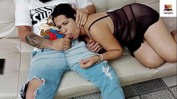 MELHORES MOMENTOS DO BOQUETE QUE MINHA IRMÃ ME DEU NO SOFÁ DE CASA ENQUANTO ESTÁVAMOS SOZINHOS AQUELA PUTA TESÃO