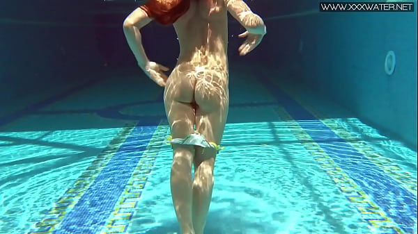 आकर्षक पोर्नस्टार किशोर वीडियो देखें