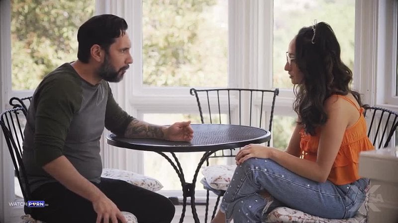 Đừng nói với mẹ là Isabella tốt nhé, tommy súng lục (tự động lồng tiếng)