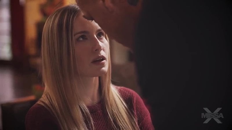 Con gái ngoan ngoãn derrick Pierce, nhà hiền triết Scarlett (giọng tự động)