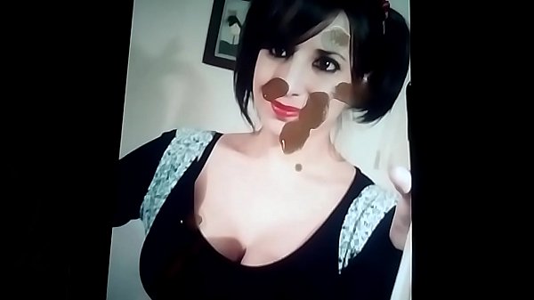 Heiße, saftige, leckere Wichse als Hommage an dieses sexy, heiße, süße, süße Gesicht