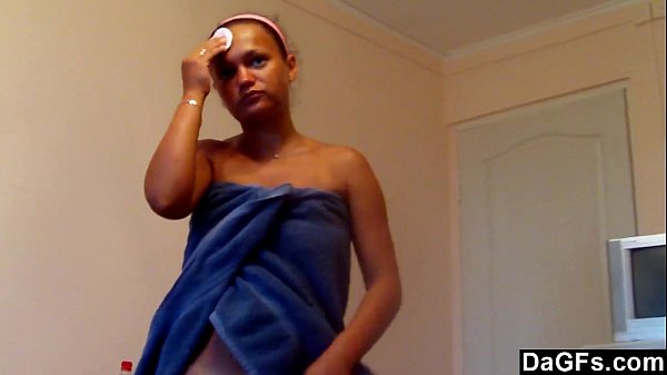 La giovane coppia realizza il loro primo video di sesso in hotel