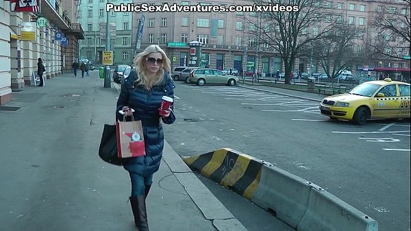 Die perfekten Titten von Ginger Cutie werden zärtlich berührt