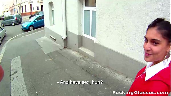 Fucking Glasses – Die gelangweilte Süße Amala wird für Bargeld gefickt