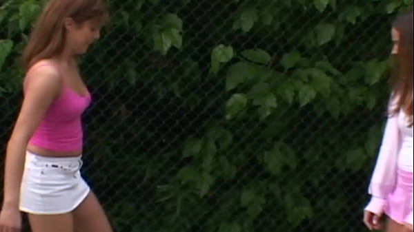 Beauté lesbienne poussins gros gode