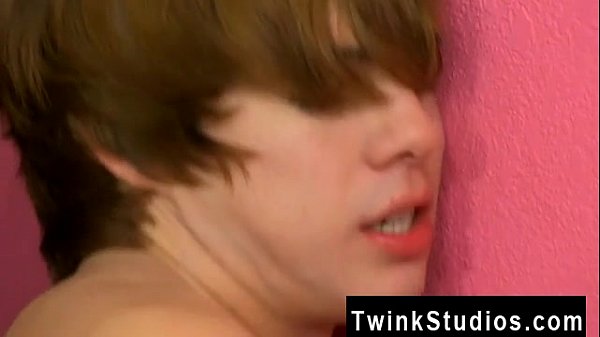 Porno gay Kyler Moss está todo con cuernos después de su cita, pero Conner